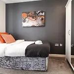 2 Bedroom 2 Bathroom Apartment In Central Milton Keynes With Free Parking And Smart Tv - Contractors, Relocation, Business Travellers