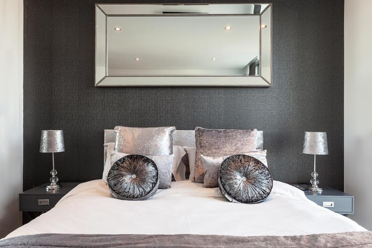 Smart Apartment: 2br With Parking Milton Keynes