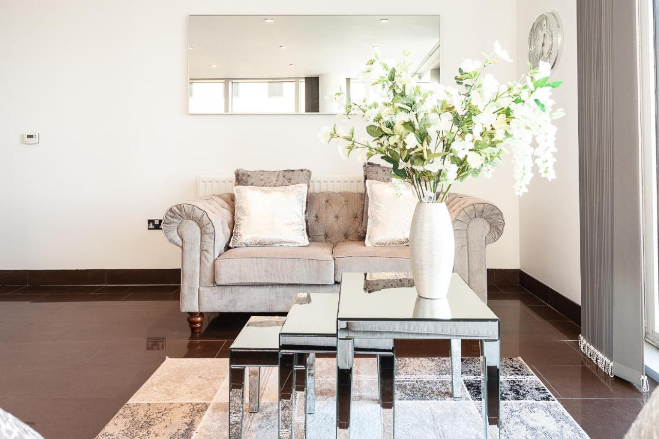 Smart Apartment: 2br With Parking Apartment *