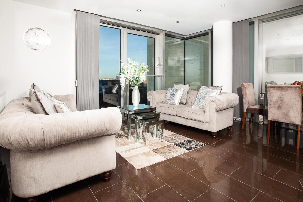 Smart Apartment: 2br With Parking Apartment Milton Keynes