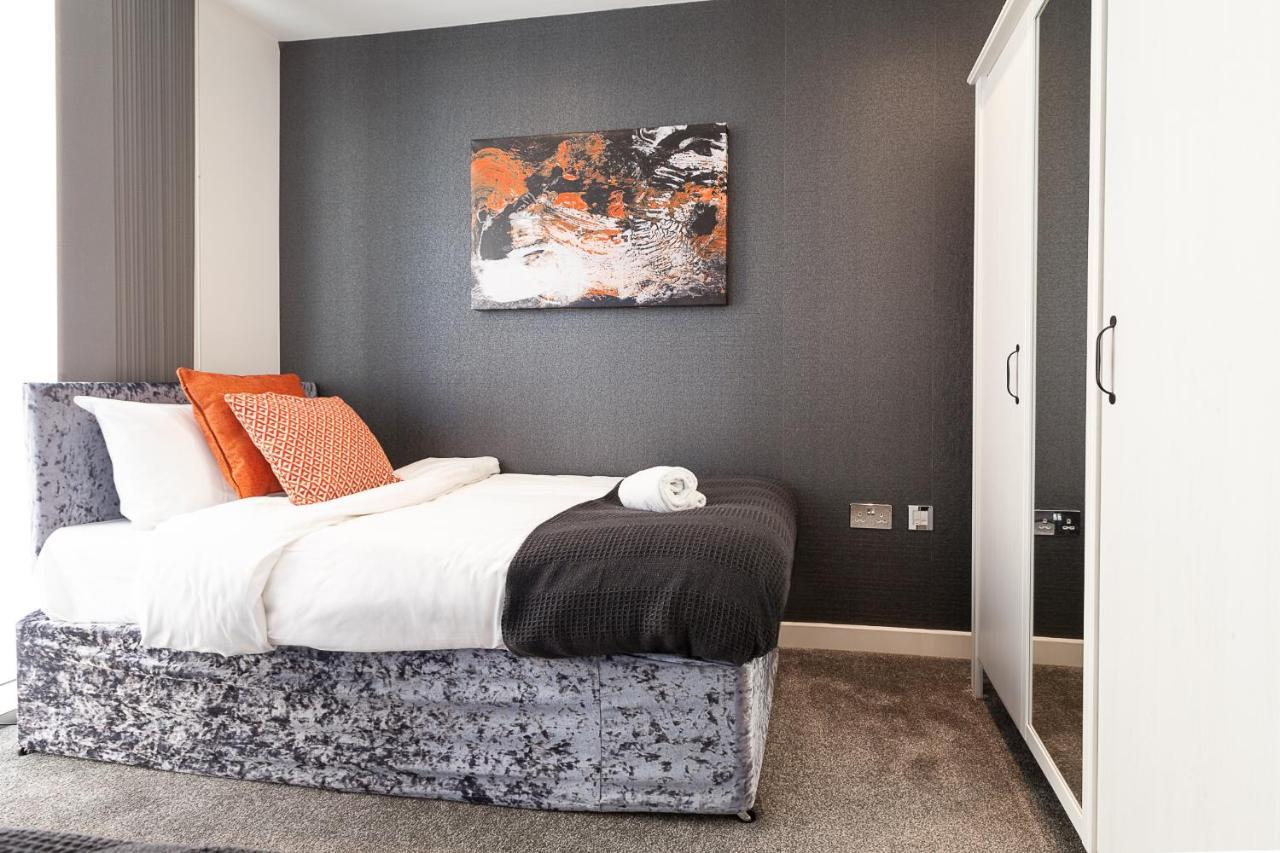 Smart Apartment: 2br With Parking * Milton Keynes