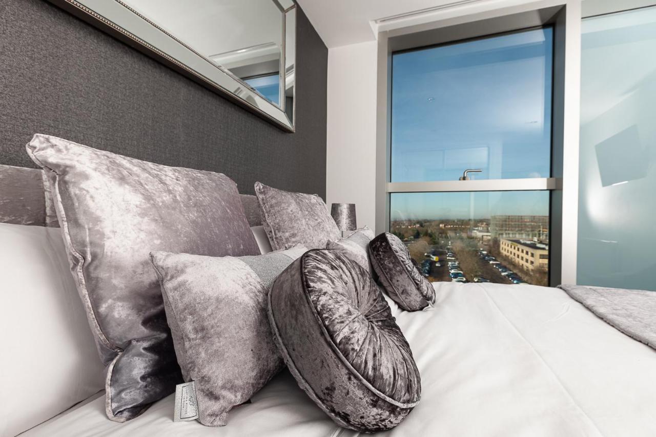 Smart Apartment: 2br With Parking * Milton Keynes